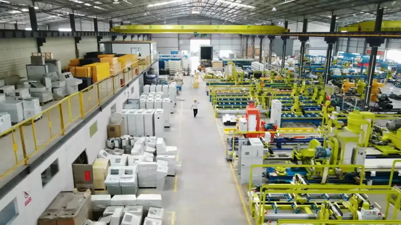 El extractor de extrusión de aluminio de 5500T de Yuexing está listo para el envoi